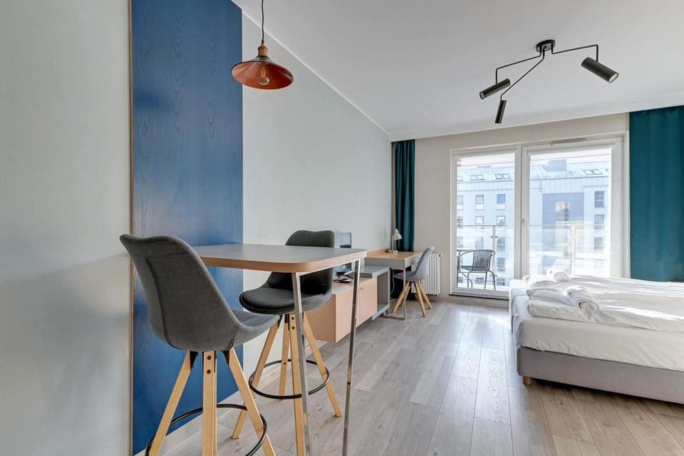 Bed, Living room, Photo of the whole room, Seating area, Dining area, Bedroom