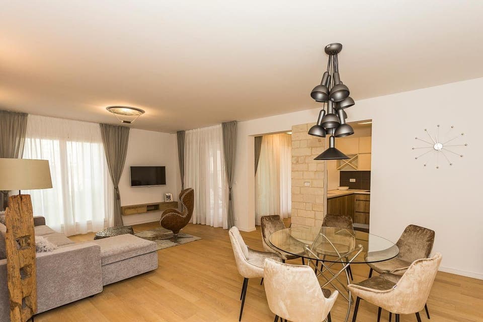 Living room, Dining area