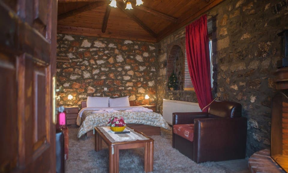 Bed, Photo of the whole room, Seating area, Bedroom