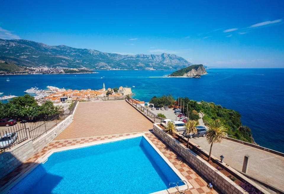 Day, On site, City view, Mountain view, Sea view, Swimming pool