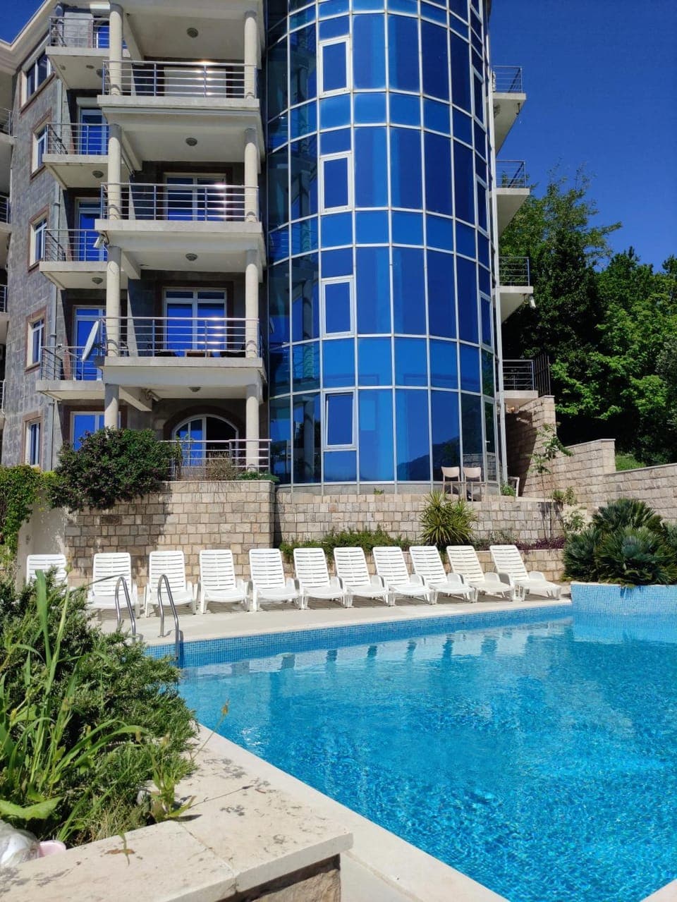 Property building, Pool view, Swimming pool, sunbed