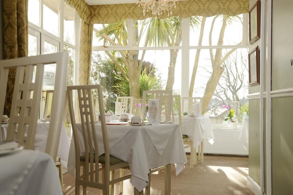 Restaurant/places to eat, Dining area