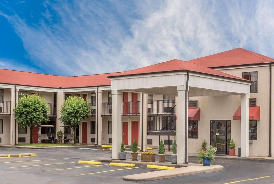 Property building, Day, On site, Time of day