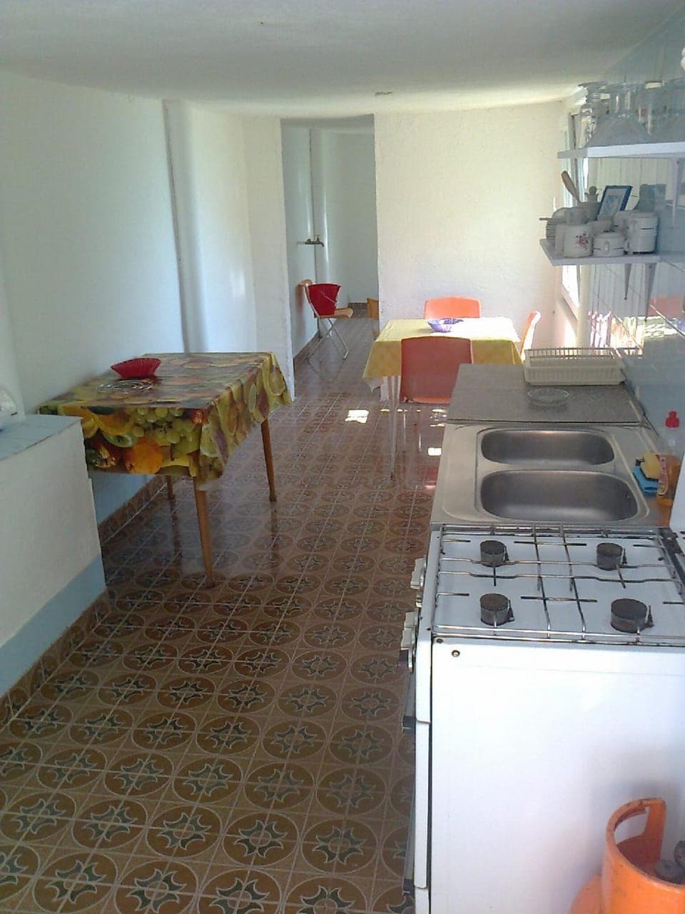 Kitchen or kitchenette, Seating area, oven, stove