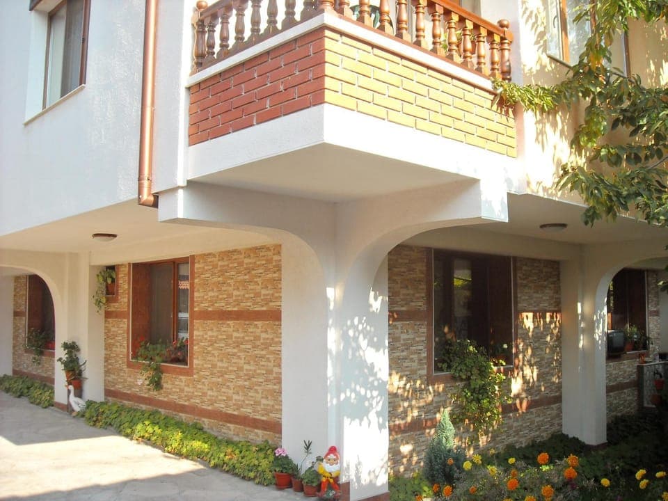 Property building, Patio, Facade/entrance