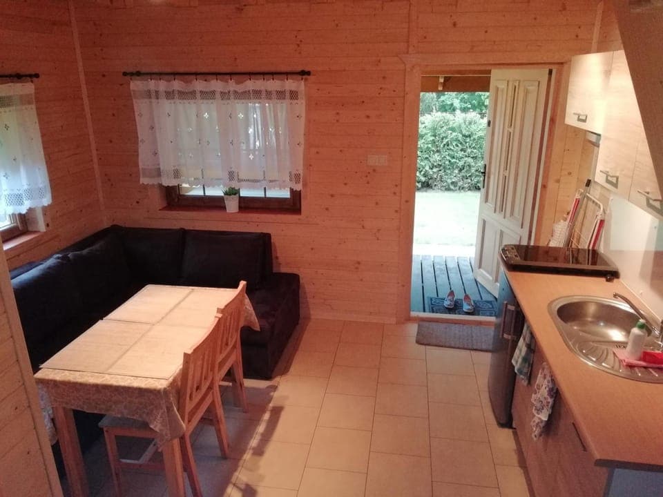 Kitchen or kitchenette, Dining area, stove