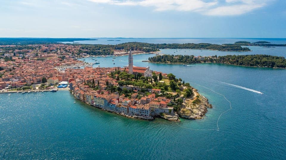 Neighbourhood, Natural landscape