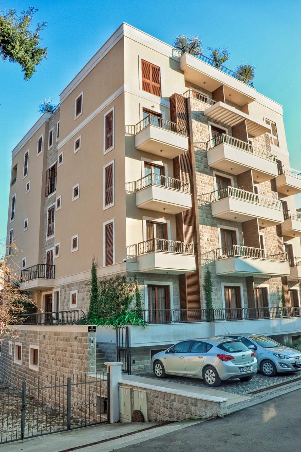 Property building, Facade/entrance