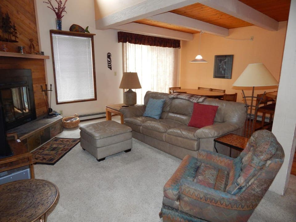 Day, Living room, Seating area, Dining area, fireplace, furniture
