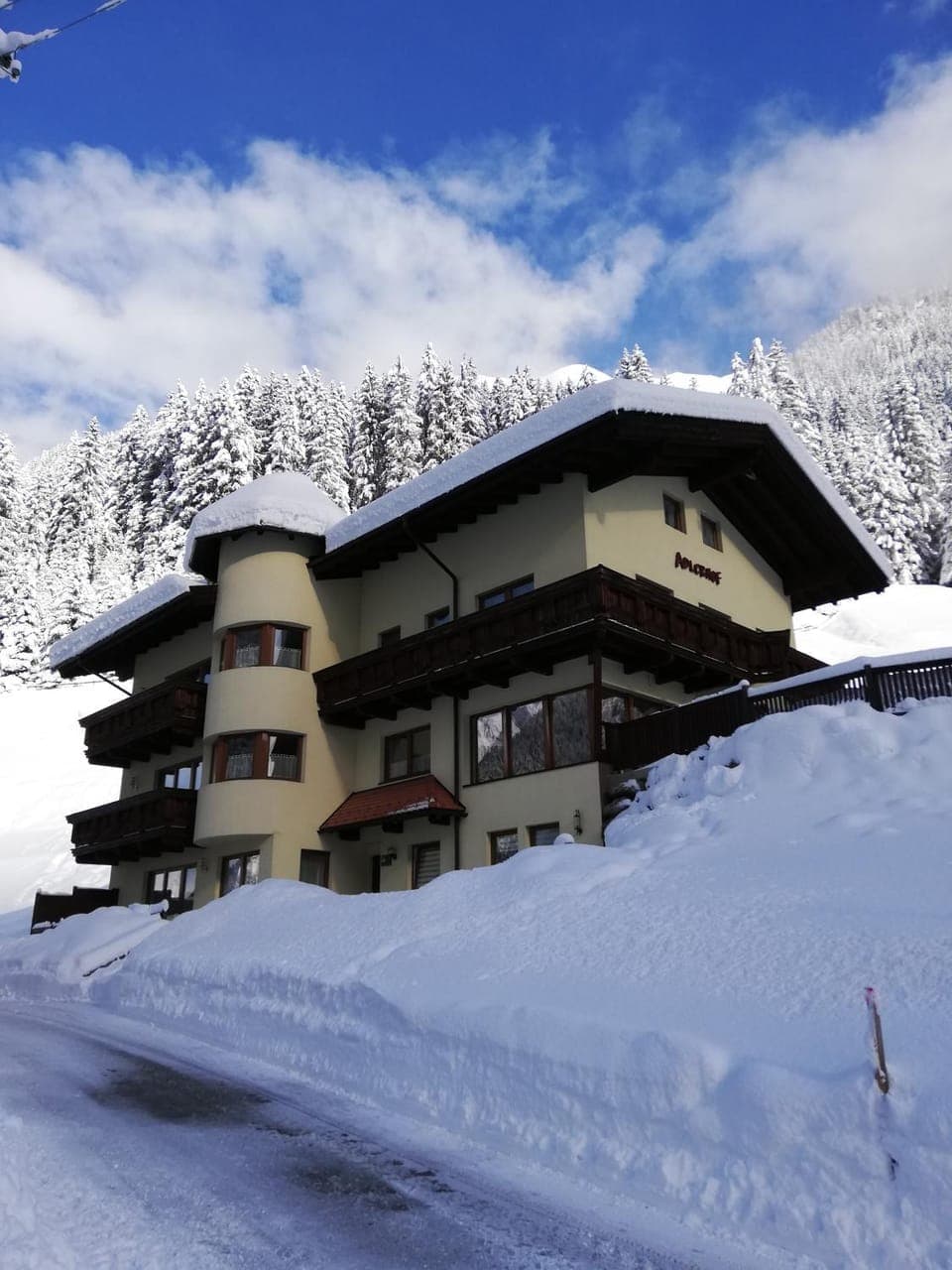 Property building, Facade/entrance, Winter