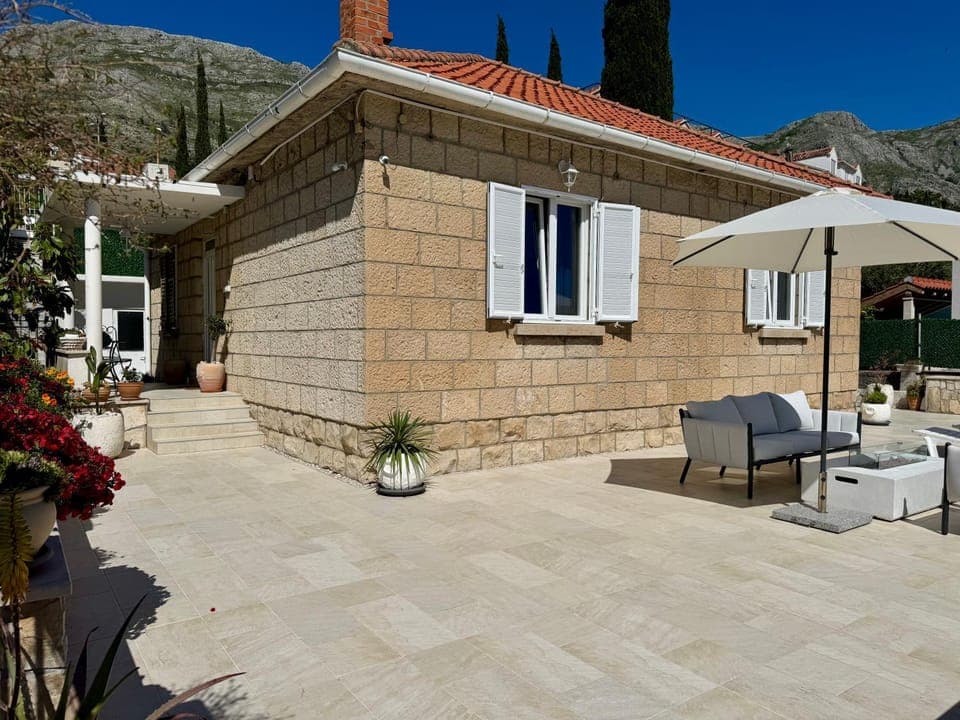 Patio, Day, Seating area