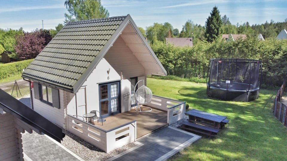 Property building, Spring, Garden, Balcony/Terrace, Garden view, sunbed