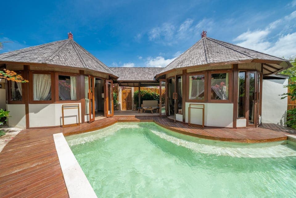 Property building, Swimming pool