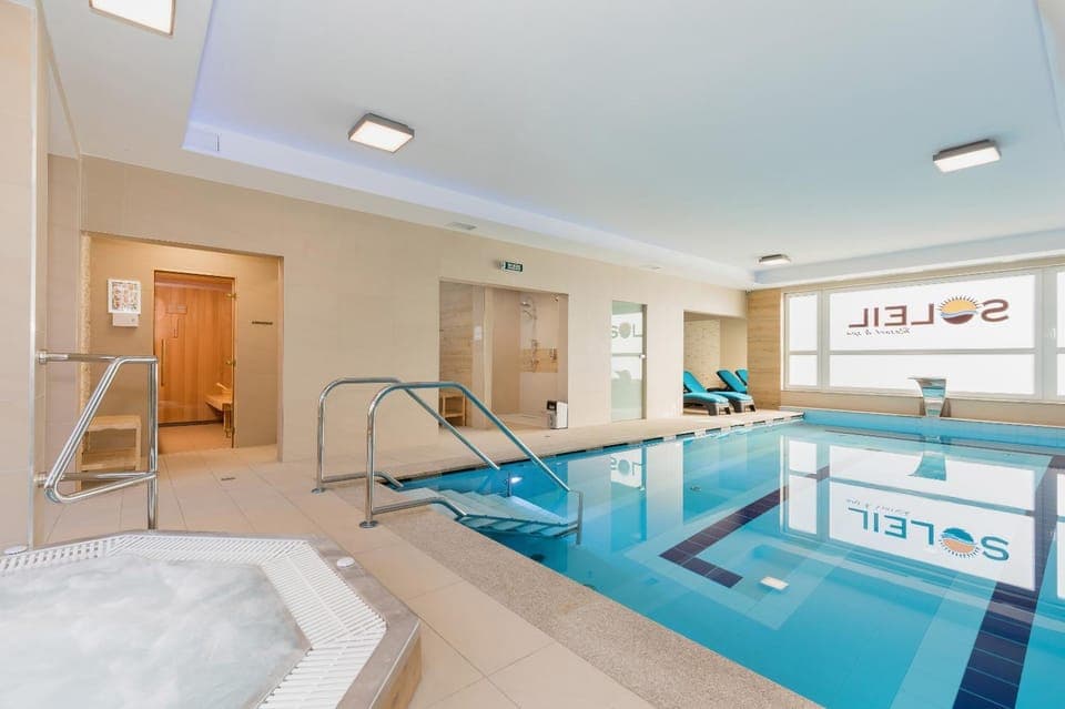 Hot Tub, Sauna, Swimming pool