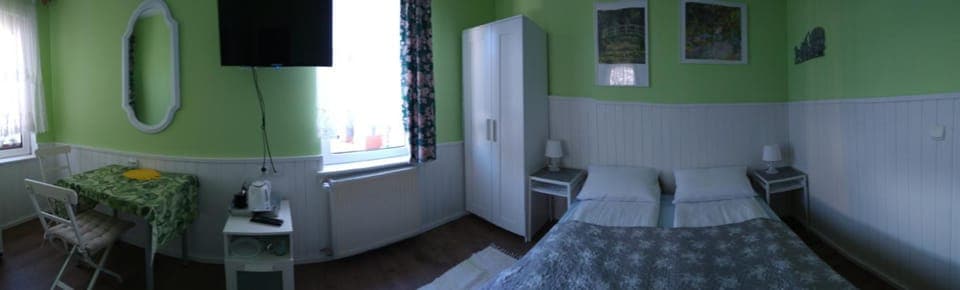 Photo of the whole room, Seating area