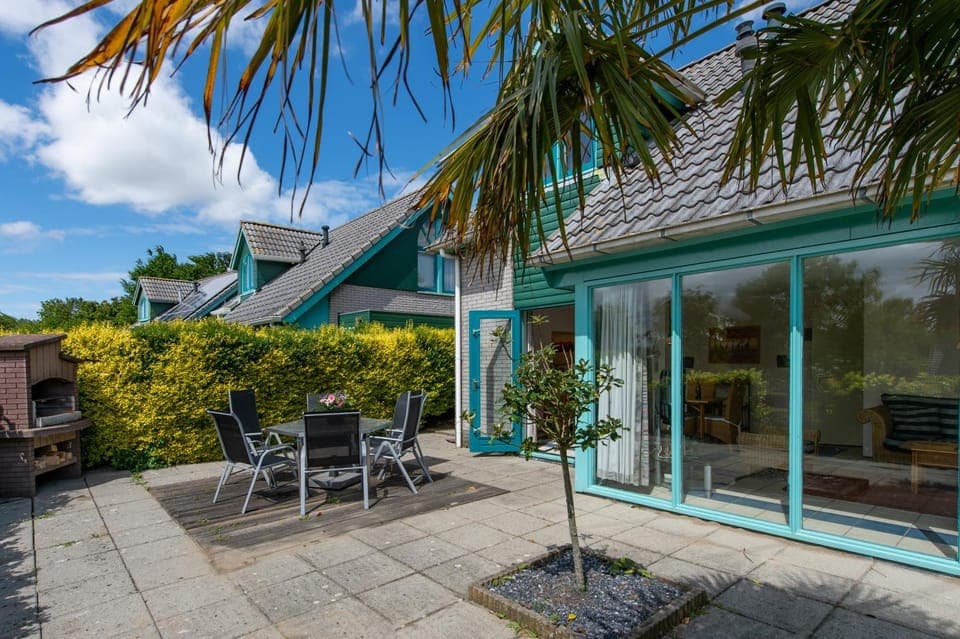 Facade/entrance, Garden