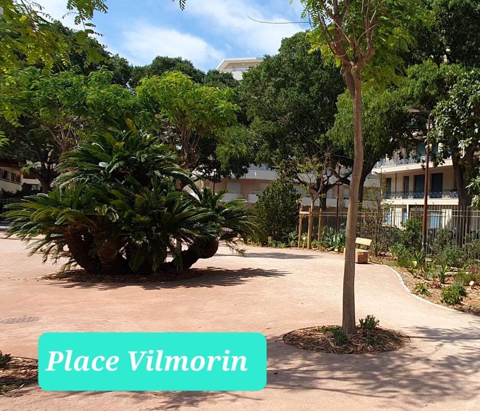 Facade/entrance, Neighbourhood