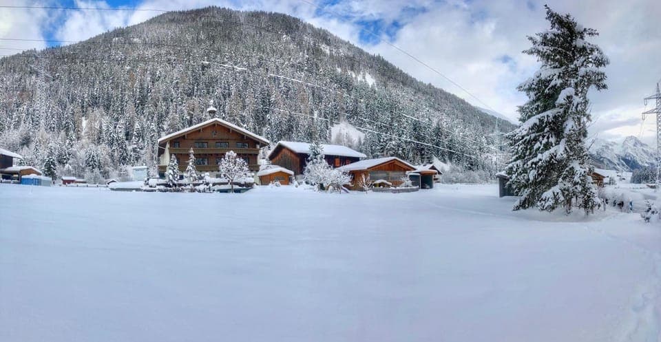 Property building, Day, Natural landscape, Winter, Mountain view