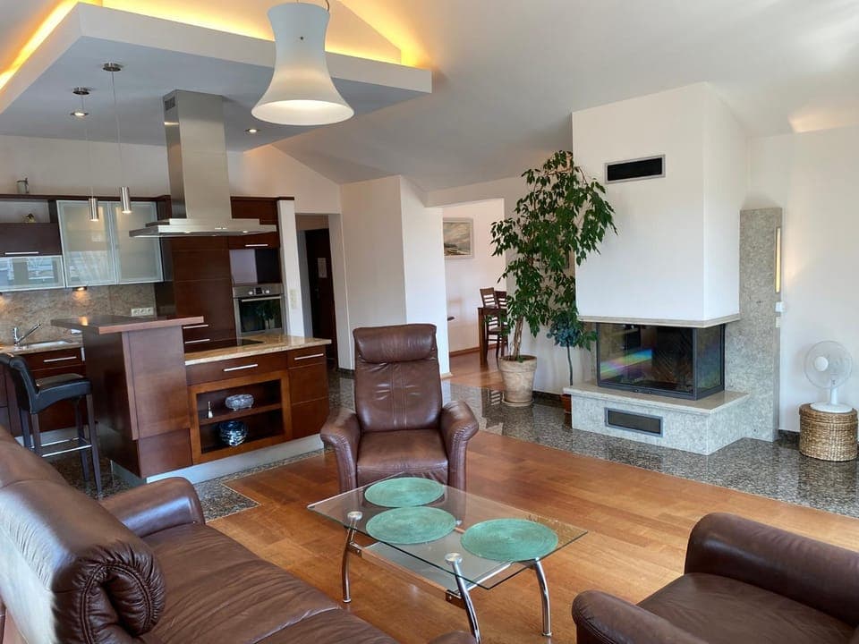 TV and multimedia, Kitchen or kitchenette, Living room, Seating area, Evening entertainment, internet