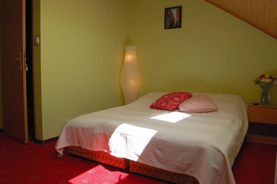 Bed, Photo of the whole room