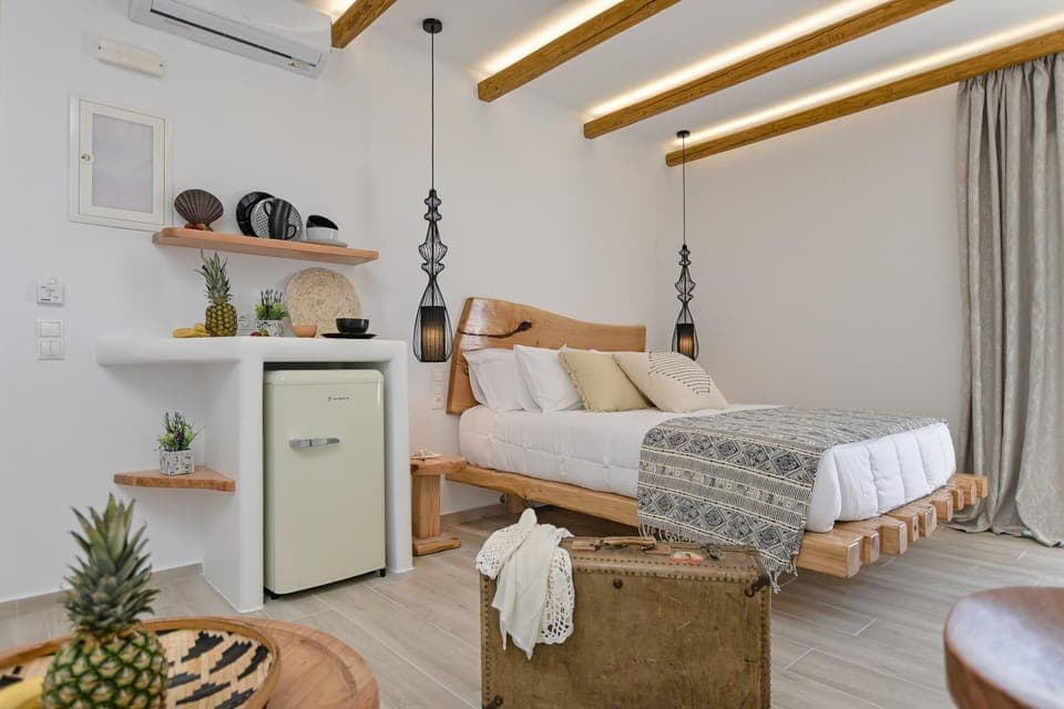 Spring, Bed, Off site, Day, Kitchen or kitchenette, Living room, Photo of the whole room, Seating area, Beach, Bedroom, Seasons, hair dresser, hair dresser, heating, towels, wardrobe, air conditioner