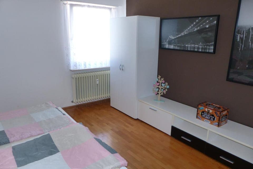 Photo of the whole room, Decorative detail, Bedroom