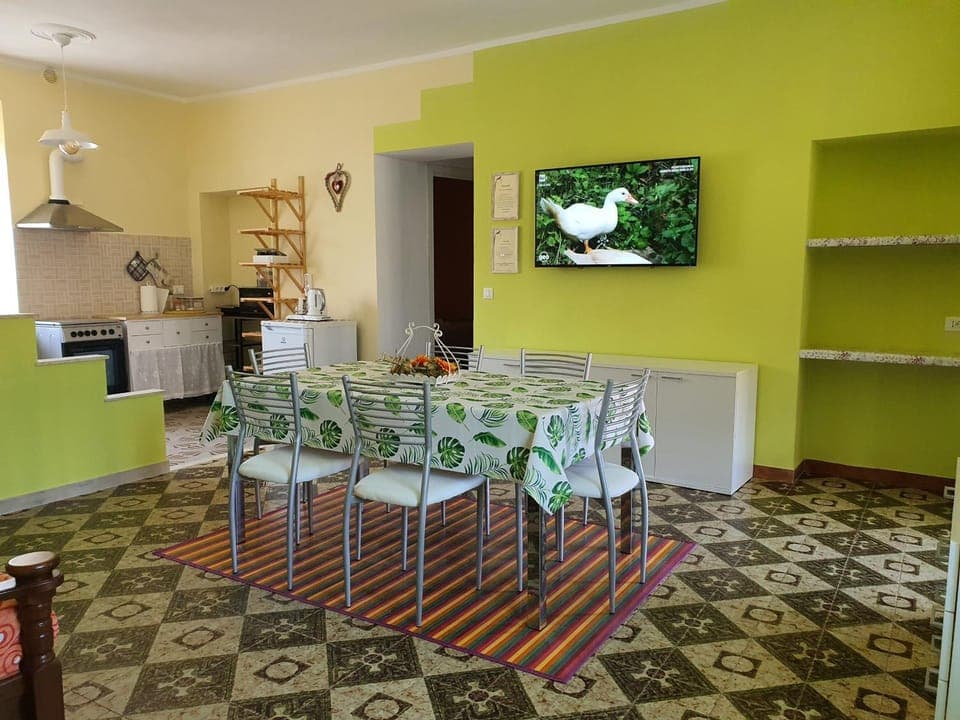 TV and multimedia, Dining area