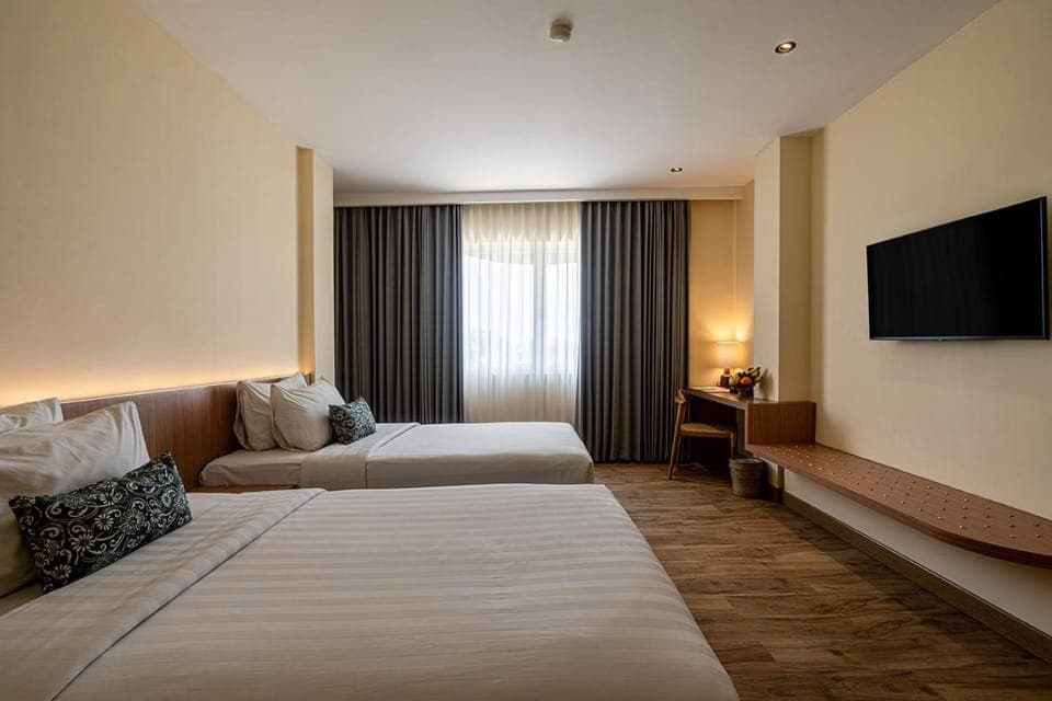 Bed, TV and multimedia, Living room, Photo of the whole room