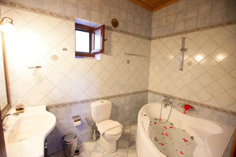 Bathroom, Spa and wellness centre/facilities