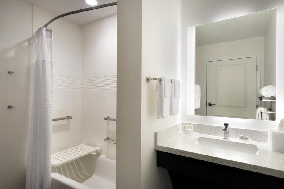 Shower, Bathroom, Bath, towels