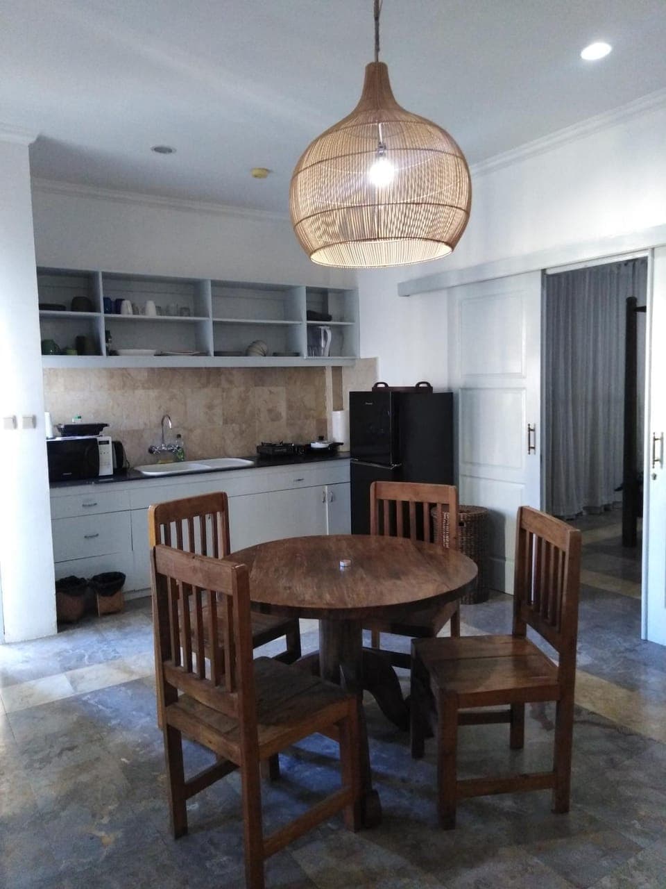 Kitchen or kitchenette, Dining area