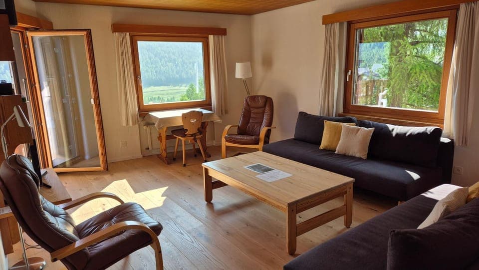 Living room, Seating area