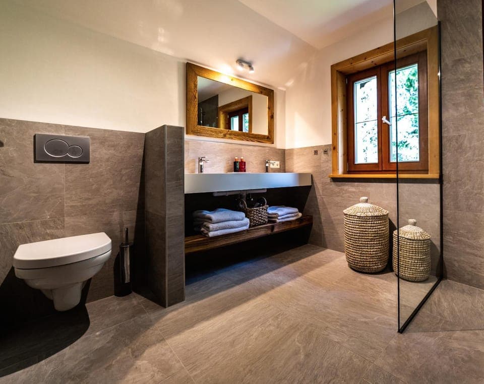 Shower, Toilet, Bathroom, towels