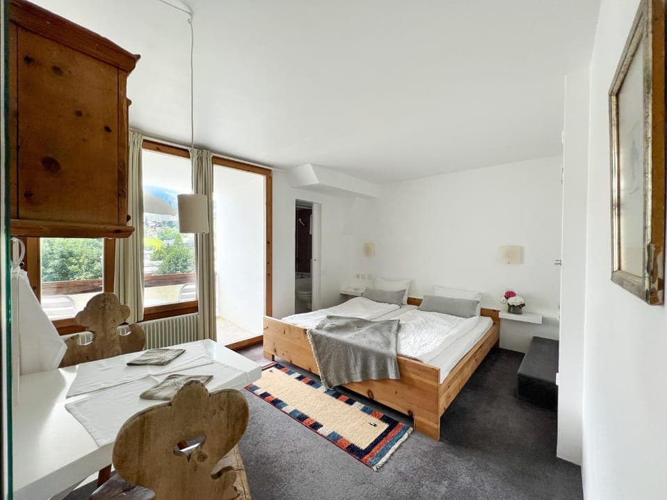 Bed, Photo of the whole room, Dining area, Bedroom