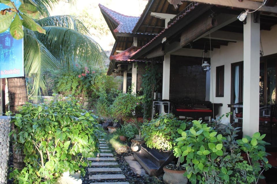 Property building, Garden, Balcony/Terrace