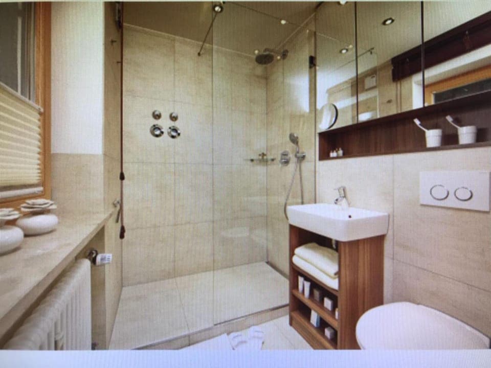 Shower, Toilet