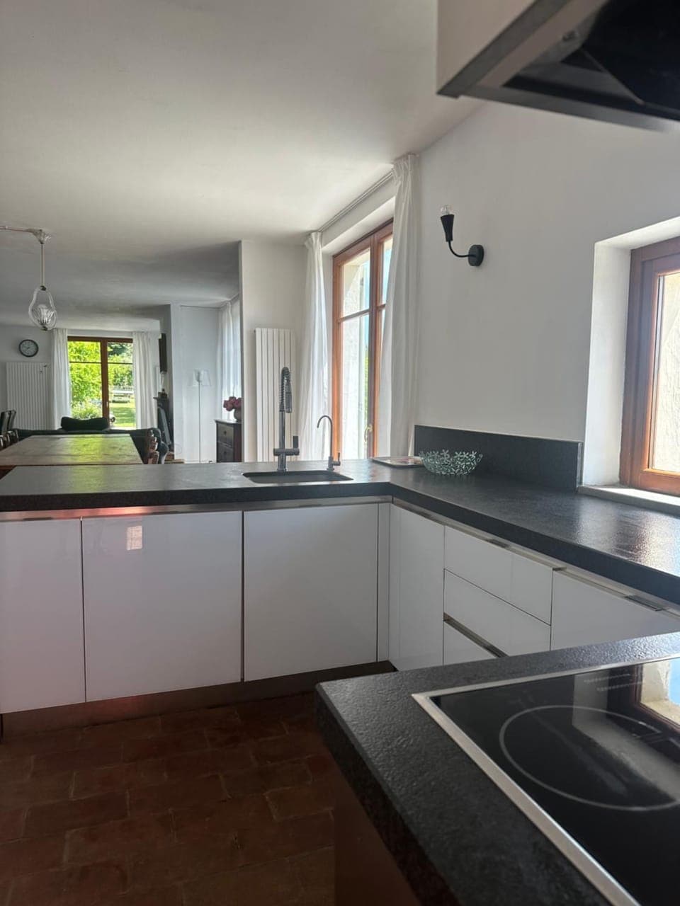 Kitchen or kitchenette, dishwasher, stove