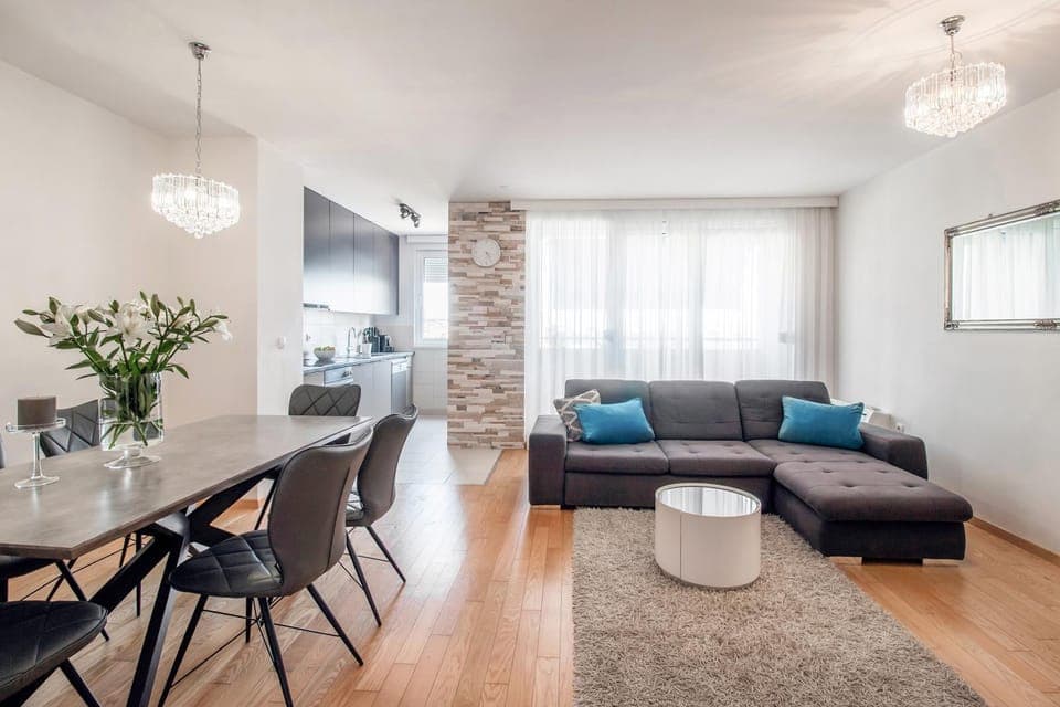 Seating area, Dining area, kitchen