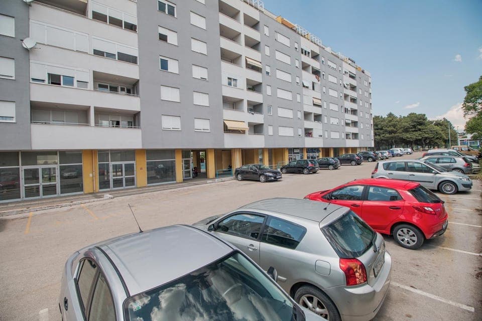 Property building, Facade/entrance