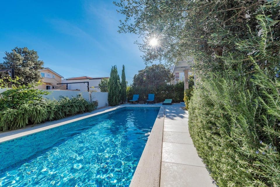 Patio, Day, Summer, Swimming pool