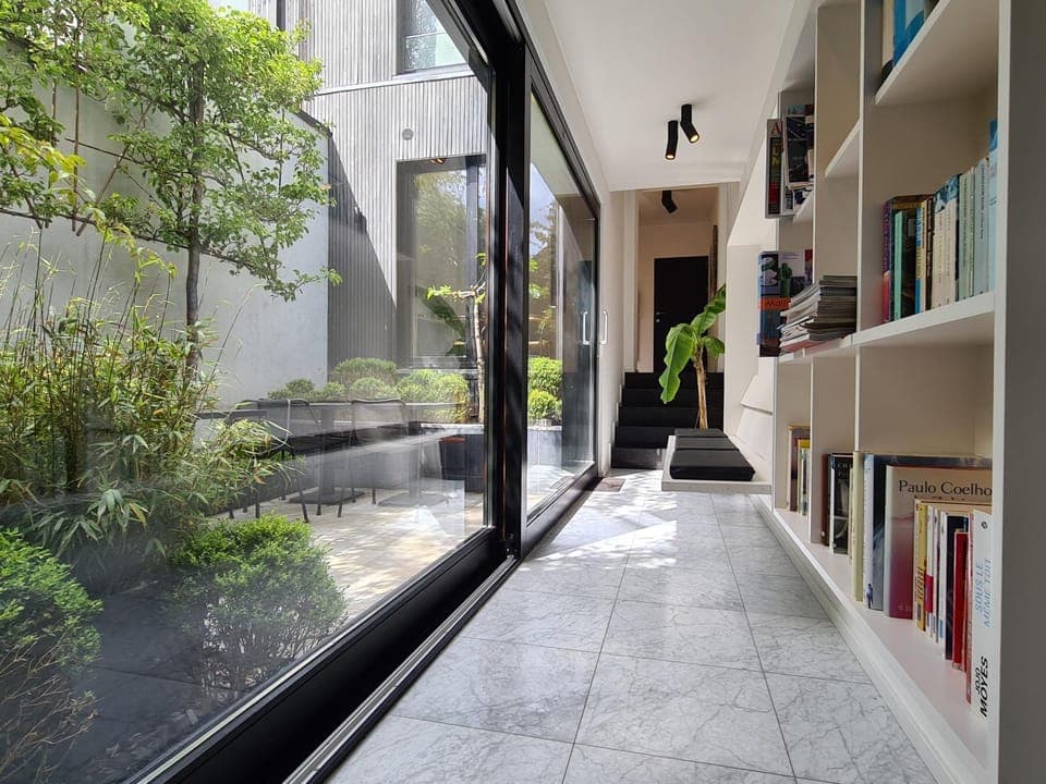 Property building, Library, Balcony/Terrace