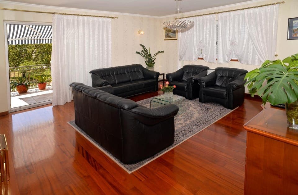 Communal lounge/ TV room, Balcony/Terrace, Living room, Seating area