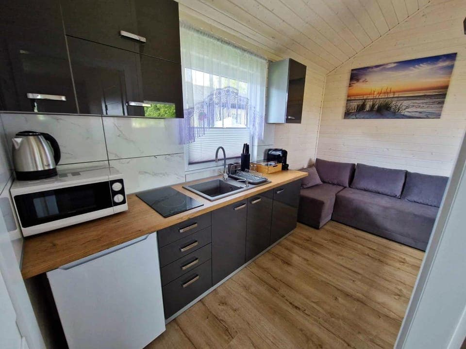 Coffee/tea facilities, Kitchen or kitchenette, oven, stove