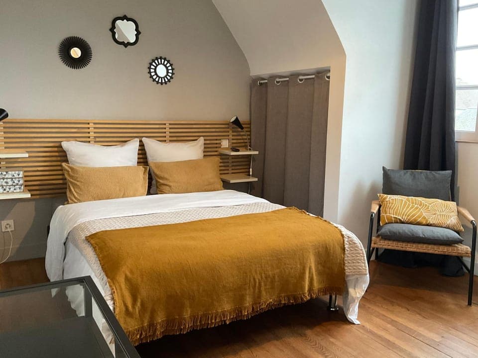 Bed, Photo of the whole room, Bedroom