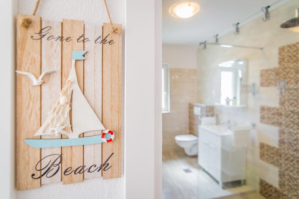 Apartment "On the beach" Apartment in Okrug Gornji