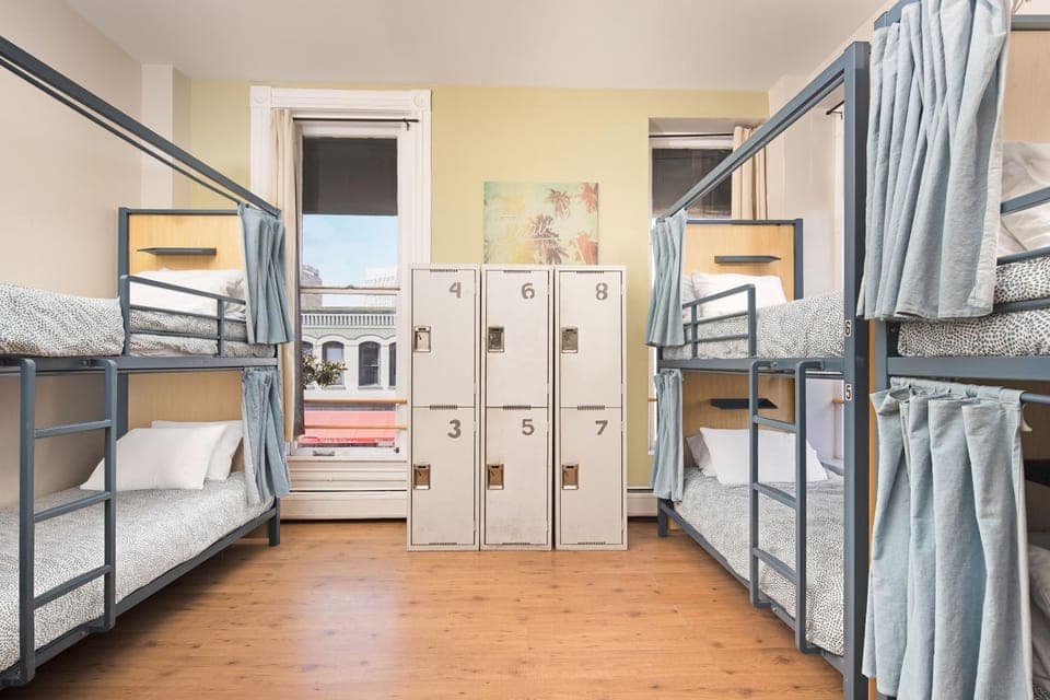 Bedroom, bunk bed