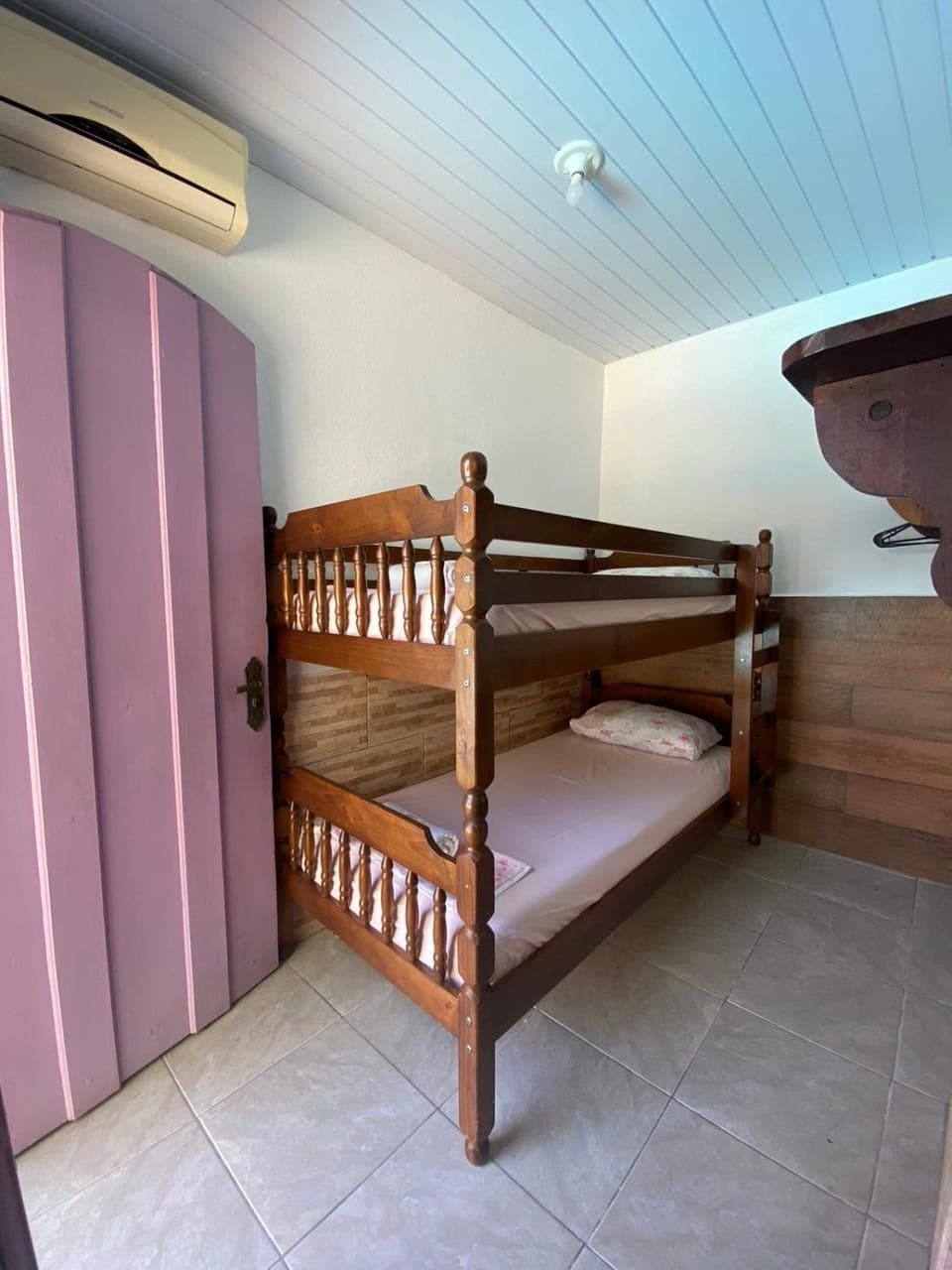 bunk bed, air conditioner