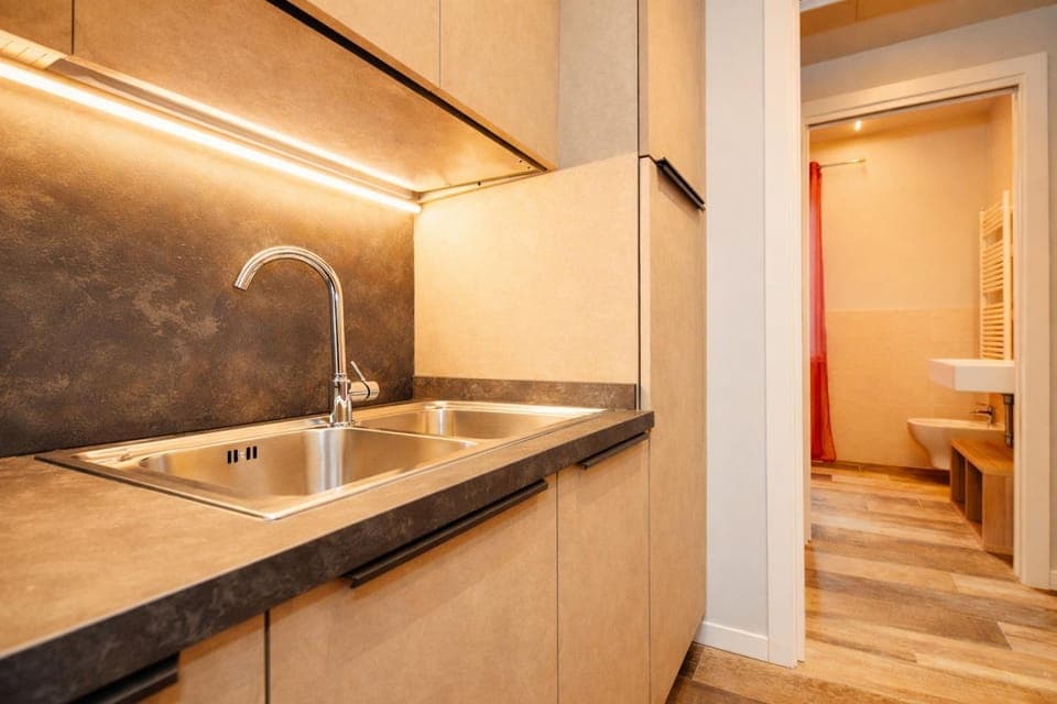 Coffee/tea facilities, heating, internet, microwave, oven, kitchen, air conditioner