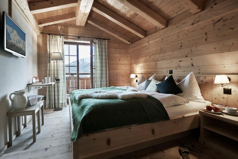 Balcony/Terrace, Bedroom, Mountain view