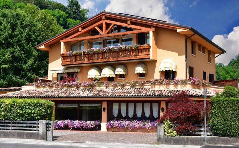 Facade/entrance, Day, Summer, Floor plan, On site